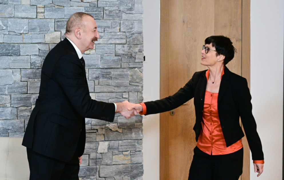 Davos : le président azerbaïdjanais rencontre la commissaire européenne à l’Élargissement VIDEO