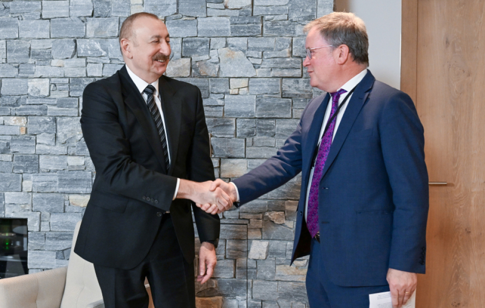 Le président Ilham Aliyev s’entretient avec le PDG du groupe Vitol VIDEO