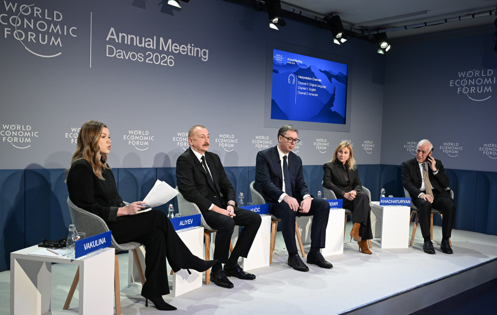 Präsident Ilham Aliyev nimmt in Davos an Podiumssitzung zum Thema „Feststellung wirtschaftlicher Identität Eurasiens“ teil AKTUALISIERT VIDEO