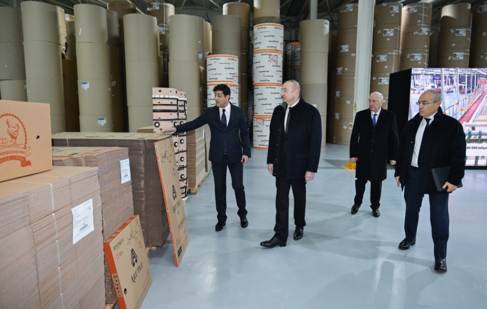 Präsident Ilham Aliyev weiht Fabrik für Herstellung von Karton- und Boxverpackungen ein VIDEO