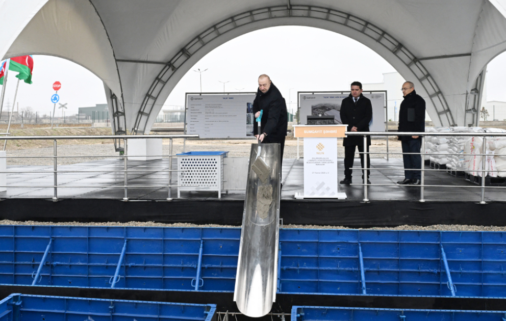 Soumgaït : Le président Aliyev pose la première pierre d’une usine de production de sacs en polypropylène et laminés VIDEO