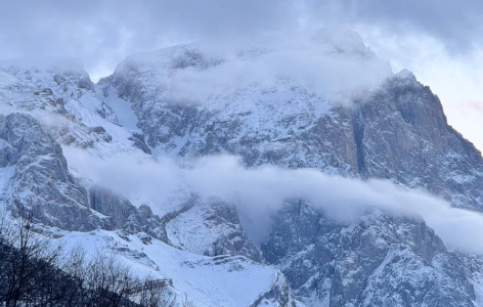 Зимнее чудо Кавказа: замерзший водопад села Лаза ВИДЕО