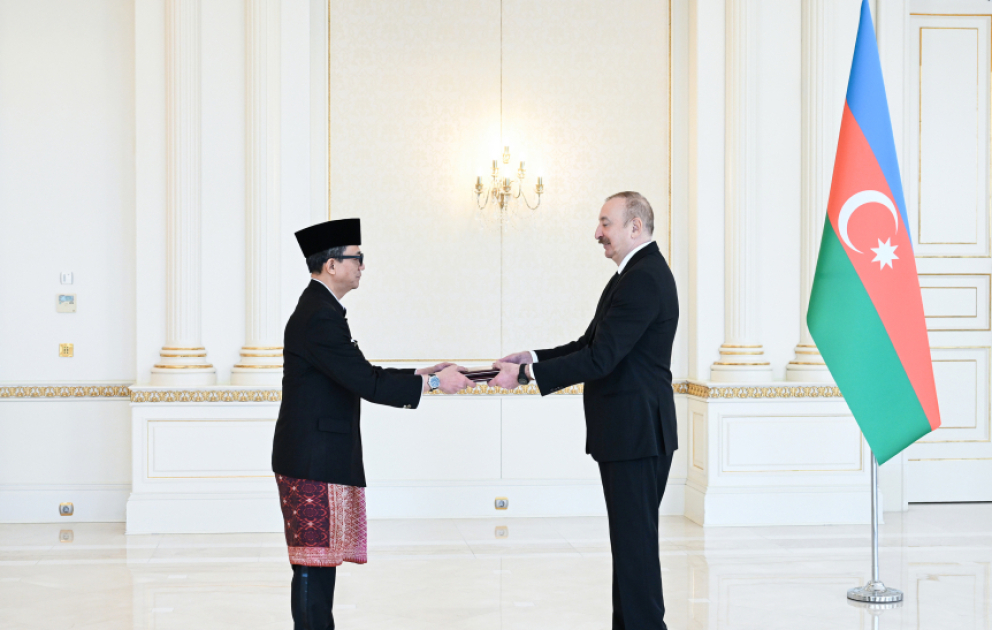 Prezident İlham Əliyev İndoneziyanın Azərbaycanda yeni təyin olunmuş səfirinin etimadnaməsini qəbul edib YENİLƏNİB  VİDEO