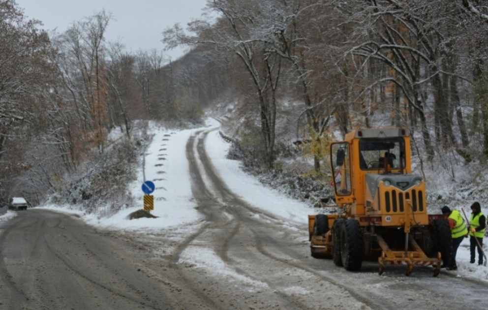 Sürücülərin nəzərinə: Şimal bölgəsində yolların buz bağlama ehtimalı var VİDEO