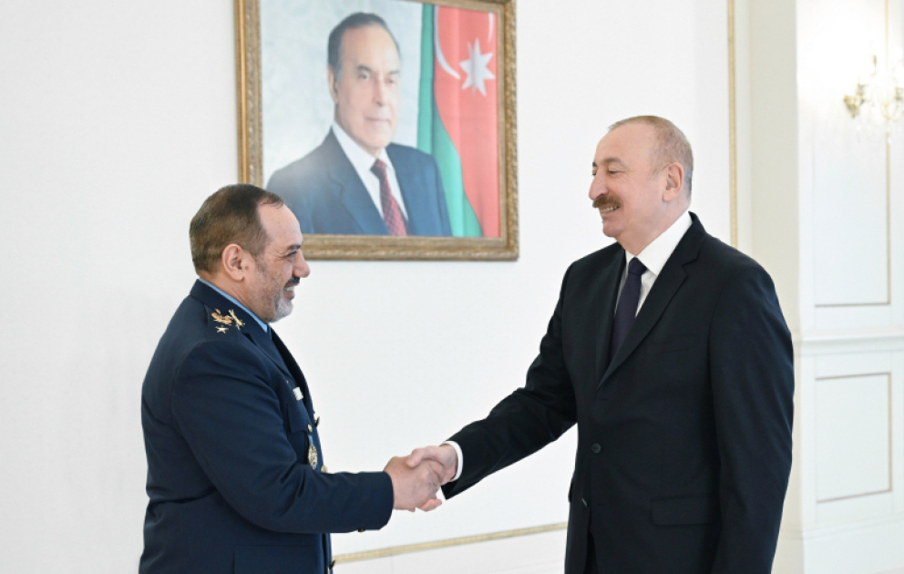 Präsident Ilham Aliyev empfängt iranische Delegation um Verteidigungsminister VIDEO