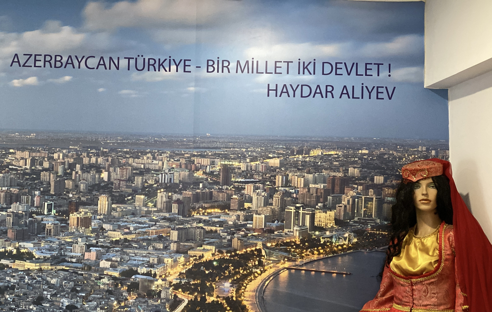 Türklüyün birləşdiyi məkan - İstanbulun “Türk dünyası mədəniyyət məhəlləsi” VİDEO