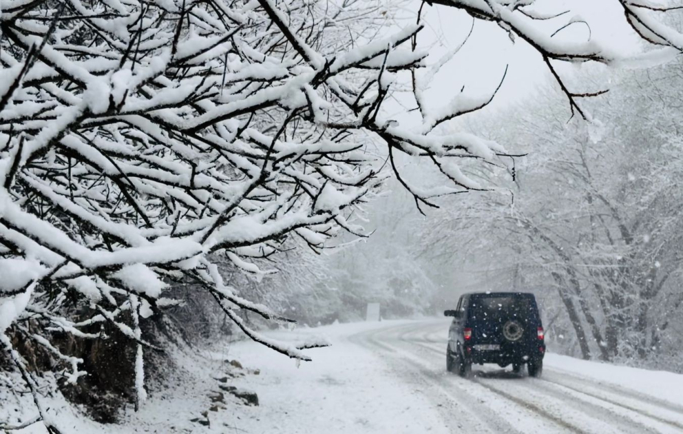 Bakı–Şamaxı–Yevlax yolunda buzlaşmaya görə sürücülərə xəbərdarlıq edilib VİDEO