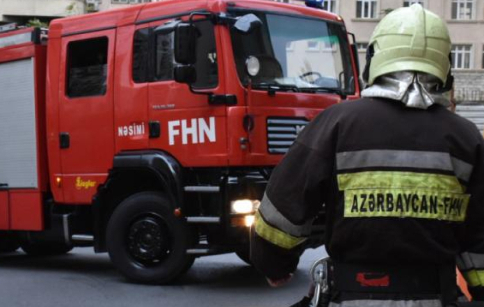 Xətai rayonunda beşmərtəbəli yaşayış binasında baş verən yanğın söndürülüb VİDEO