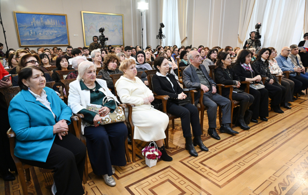 Xalq yazıçısı Elmira Axundovanın yaradıcılıq gecəsi keçirilib VİDEO