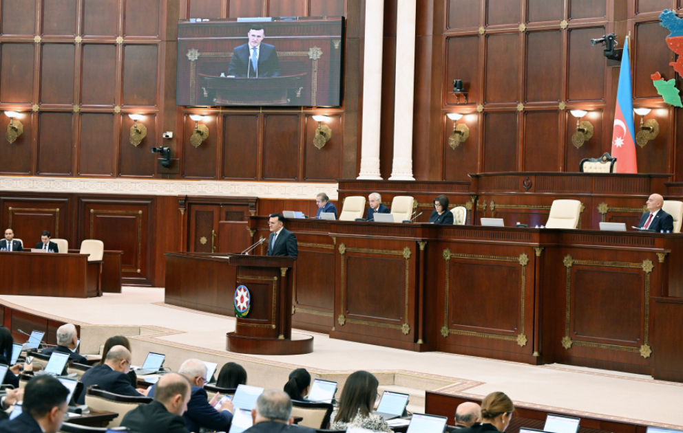 Parlamentdə bələdiyyələrin fəaliyyətinə inzibati nəzarəti həyata keçirən orqanın məruzəsi dinlənilib VİDEO