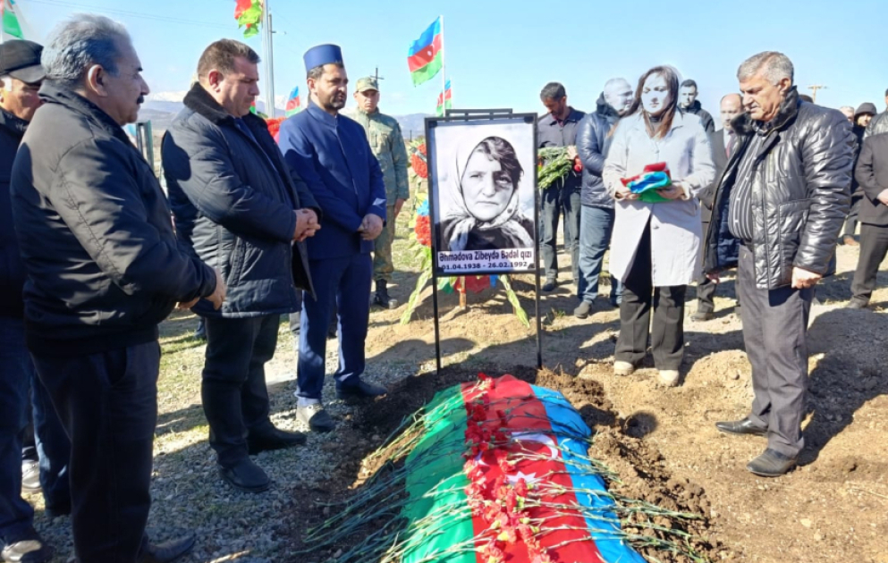 Xocalı faciəsi zamanı itkin düşən Zibeydə Əhmədova dəfn olunub VİDEO