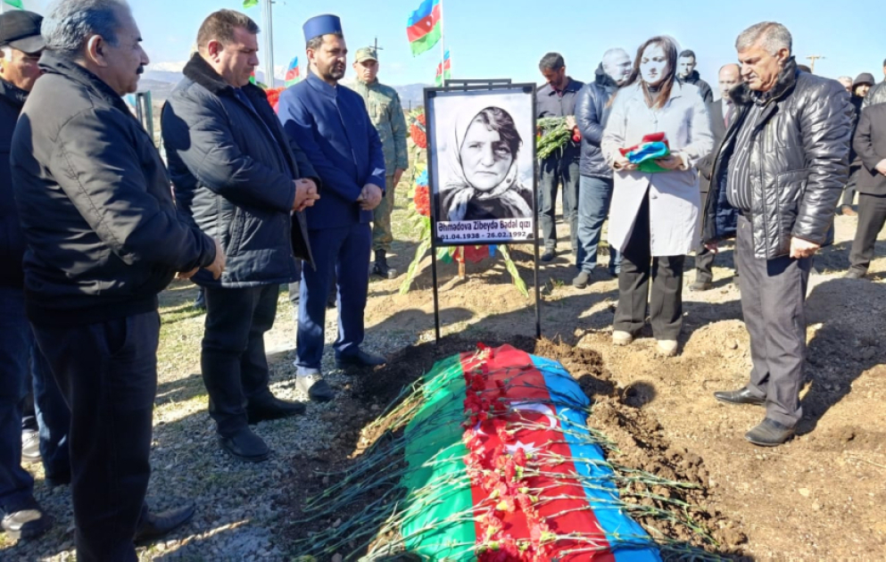 В Ходжалы преданы земле останки Зибейды Ахмедовой, считавшейся пропавшей без вести во время Ходжалинской трагедии ВИДЕО