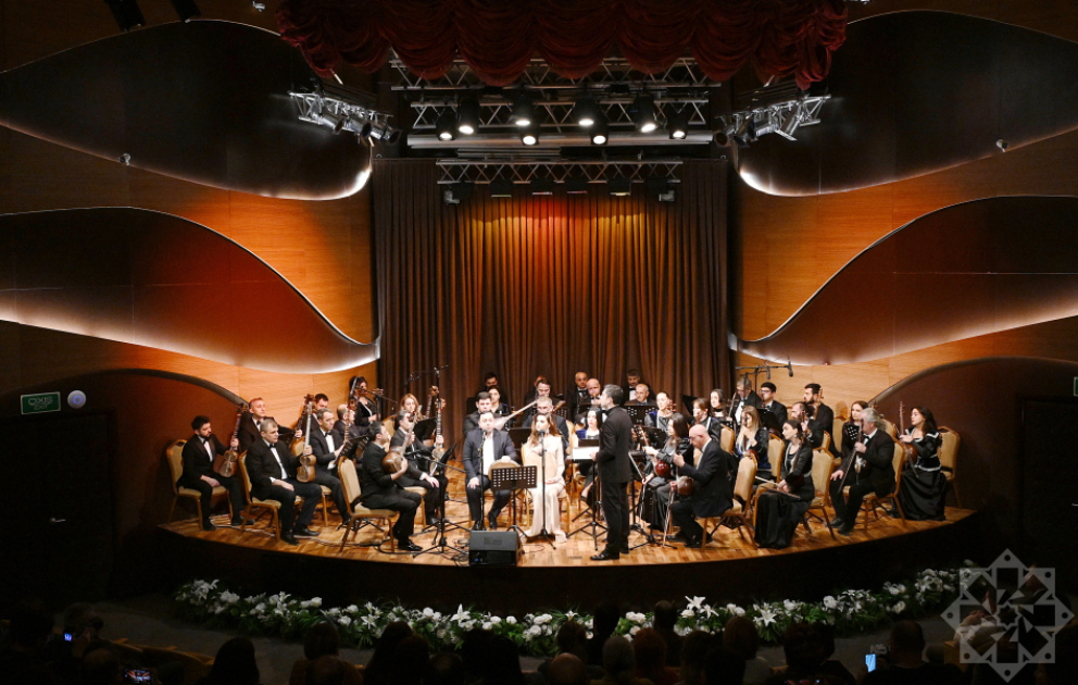 “Zabul Segah” və “Bayatı-Kürd” muğamları orkestrin müşayiəti ilə səslənib VİDEO