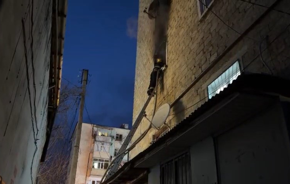 Şəkidə yaşayış binasında yanğın olub, 10 nəfər təxliyə edilib VİDEO
