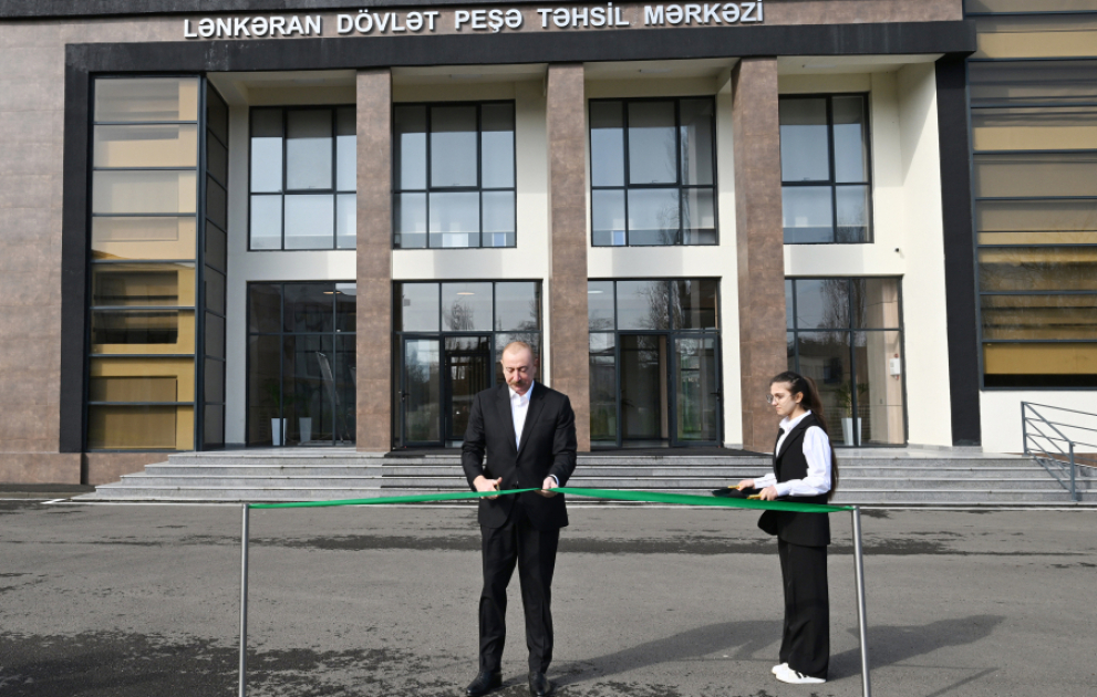 Präsident Ilham Aliyev weiht Berufsbildungszentrum in Lankaran ein VIDEO
