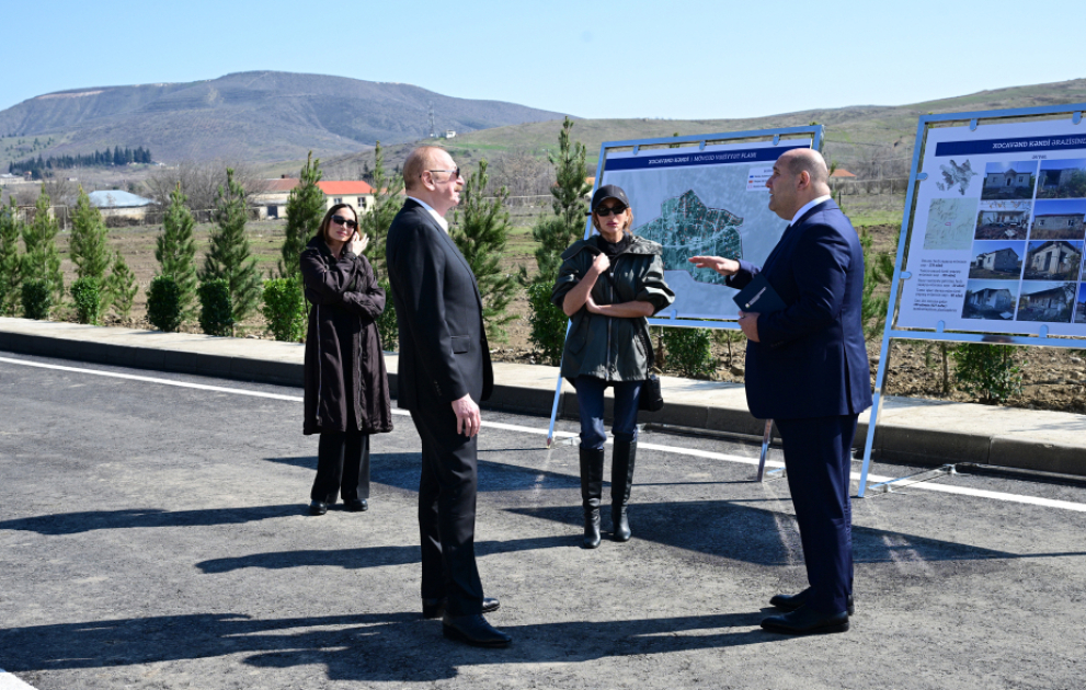 Präsident Ilham Aliyev macht sich mit Arbeiten im befreiten Dorf Chodschawänd vertraut AKTUALISIERT VIDEO