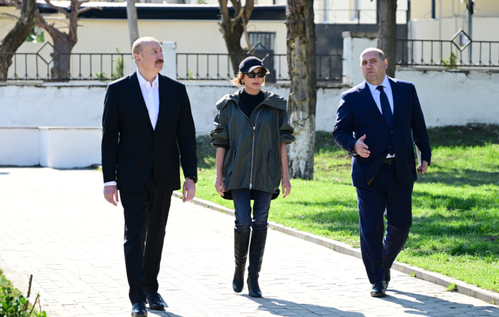 Präsident Ilham Aliyev trifft mit Bewohnern der Stadt Chodschawänd und des gleichnamigen Dorfes zusammen VIDEO