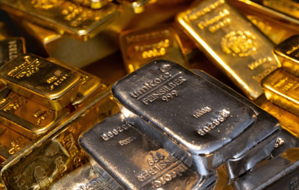 Gold and silver prices drop on global markets VIDEO