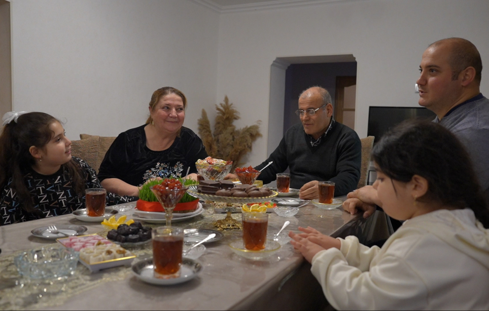İllərin həsrəti sona çatdı - Məmmədovlar ailəsi öz evində VİDEO