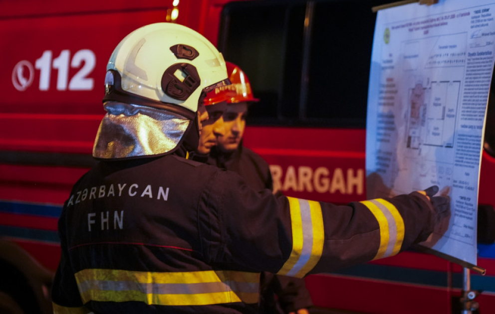 Şərti yanğın “söndürülüb”, “zərərçəkmişlər ilkin yardım” göstərilməklə təxliyə olunublar - Metroda təlim VİDEO
