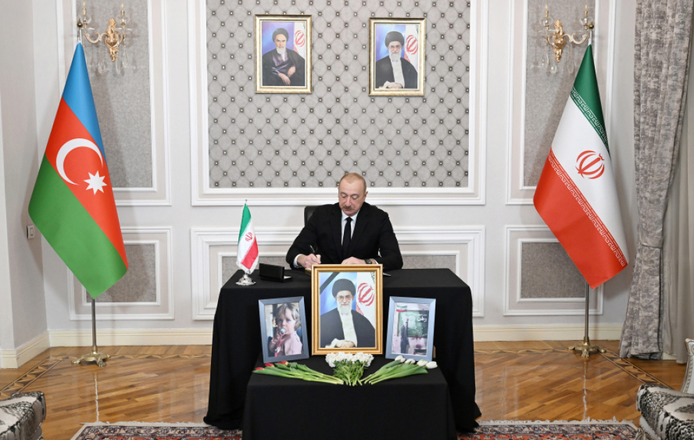 Präsident Ilham Aliyev besucht iranische Botschaft in Aserbaidschan und drückt sein Beileid aus AKTUALISIERT VIDEO