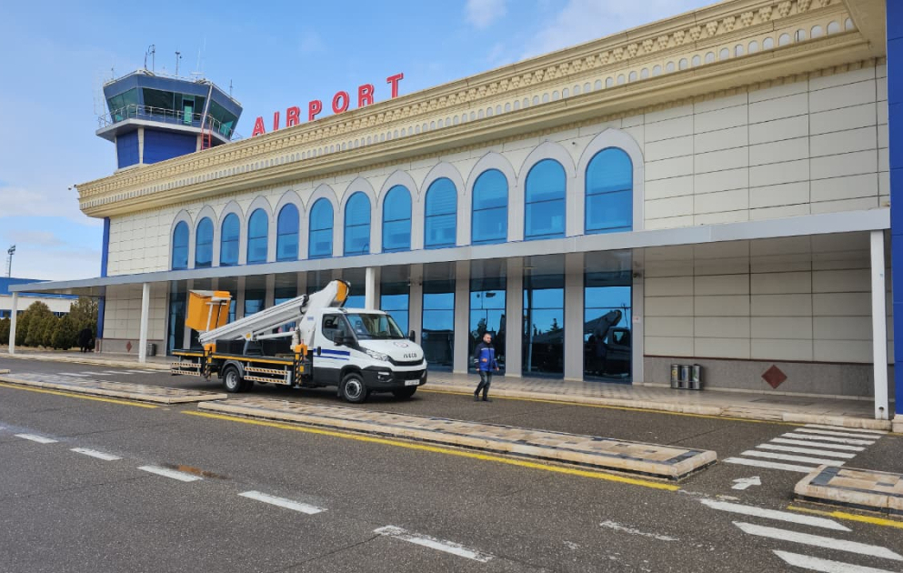 Naxçıvan aeroportunun dron zərbəsindən zərər görmüş hissələrində təmir işləri aparılır VİDEO