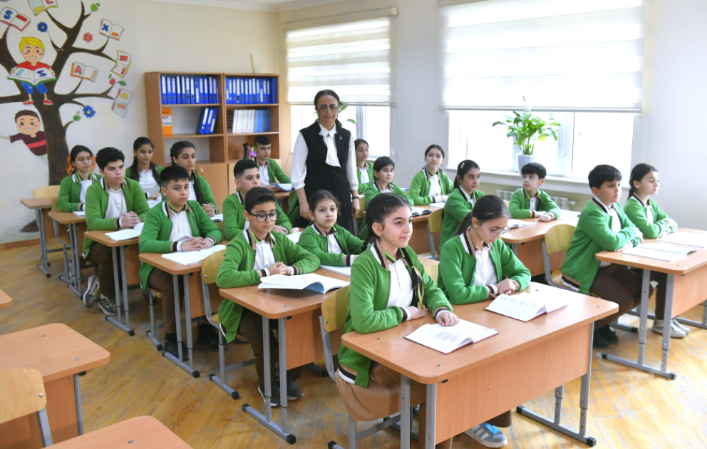 Səməd Vurğunun unudulmaz misraları məktəblilərin ifasında VİDEO