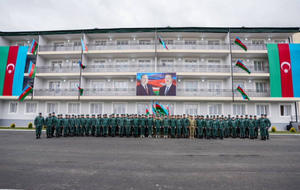 Əsaslı təmirdən sonra yaşayış binaları hərbi qulluqçuların istifadəsinə verilib VİDEO