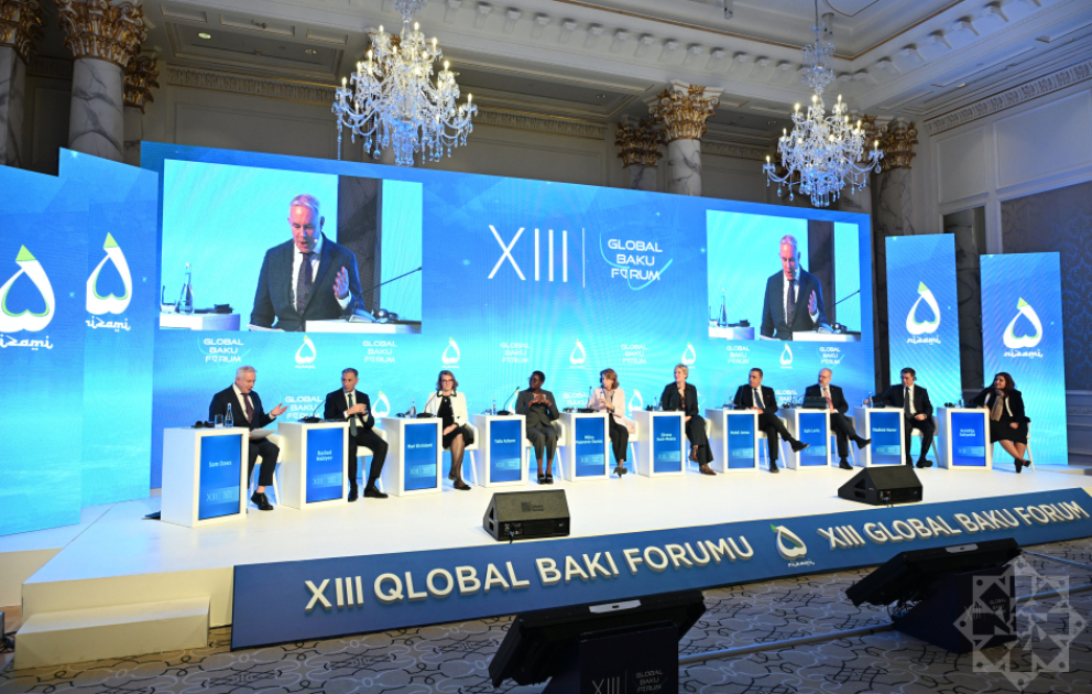 “Rəqəmsal gələcək: süni intellekt, idarəetmə və innovasiyanın etikası” mövzusunda panel iclas YENİLƏNİB VİDEO