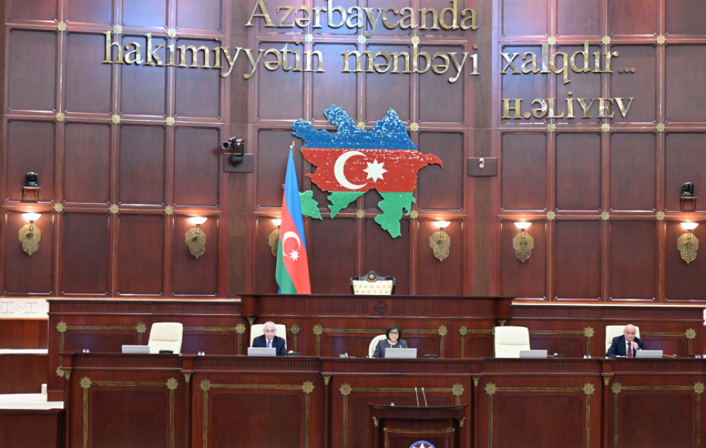 Tərbiyə etmək məqsədilə uşağa qarşı fiziki zorakılıq edən valideyn və müəllim cərimələnəcək VİDEO
