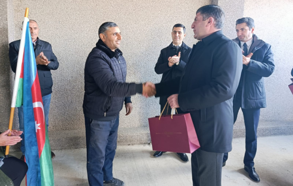 Ağdərəyə növbəti köç - daha 41 ailə doğma yurduna qovuşub  FOTO  VİDEO