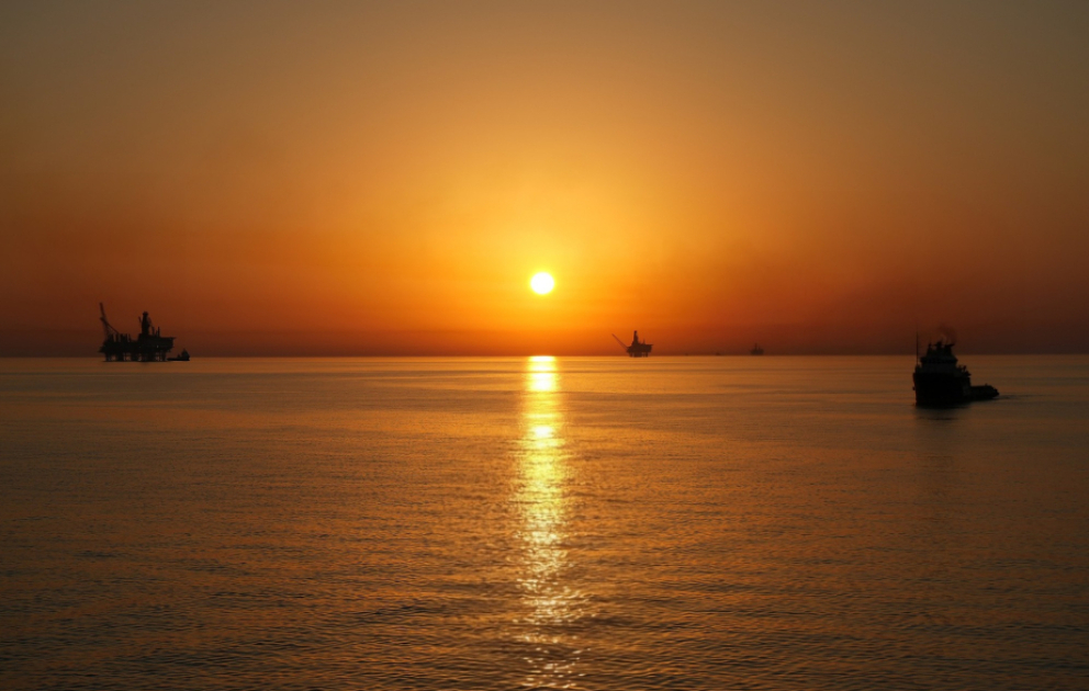 Azerbaijani oil price drops by $1 in global markets VIDEO