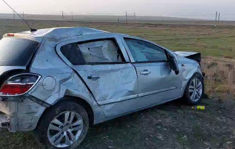 Hacıqabulda avtomobil aşıb, xəsarət alanlar var VİDEO