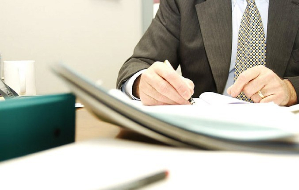 Dövlət qulluqçularının maaşlarının baza hissəsi artırıldı VİDEO