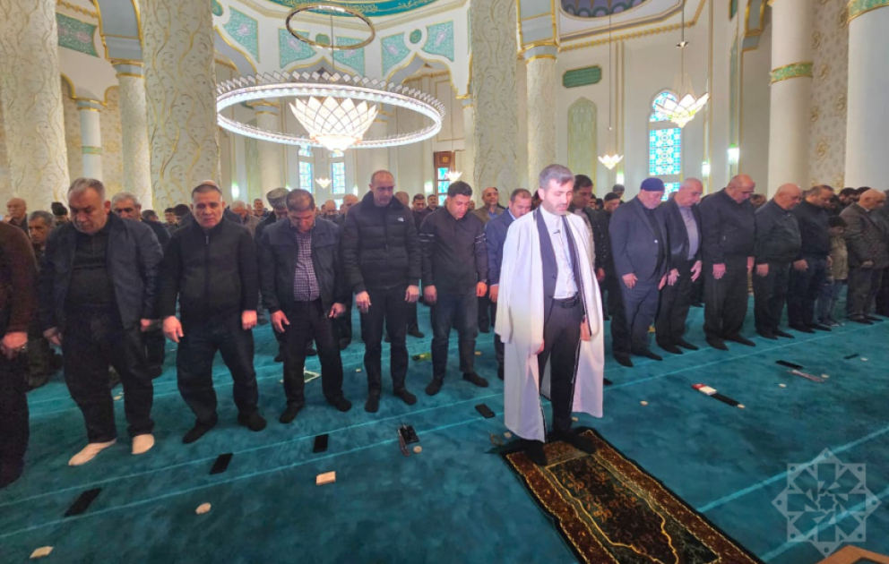 Naxçıvan məscidlərində bayram namazı qılınıb VİDEO