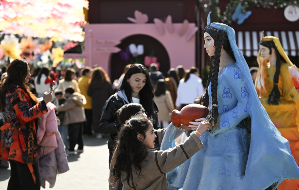 Qəlbləri isidən Novruz: Xarici turistlər Bahar bayramını Bakıda qarşılayırlar - REPORTAJ FOTO VİDEO
