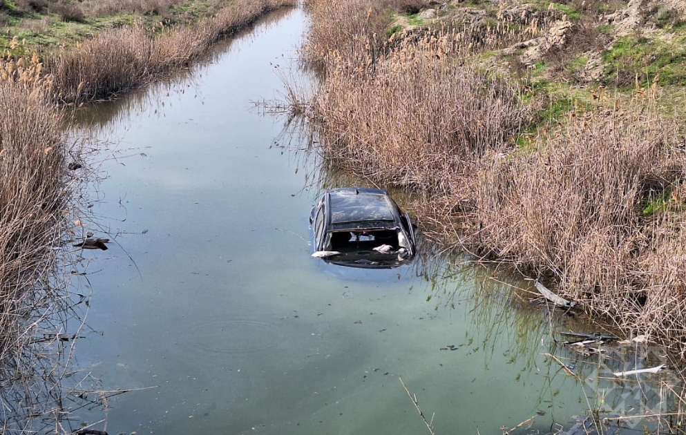 Zərdabda avtomobil su kanalına aşıb, 2 nəfər ölüb VİDEO