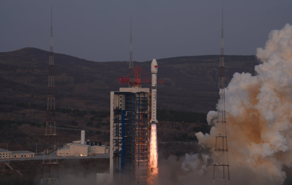 Çin orbitə 2 məsafədən zondlama peyki yerləşdirib VİDEO