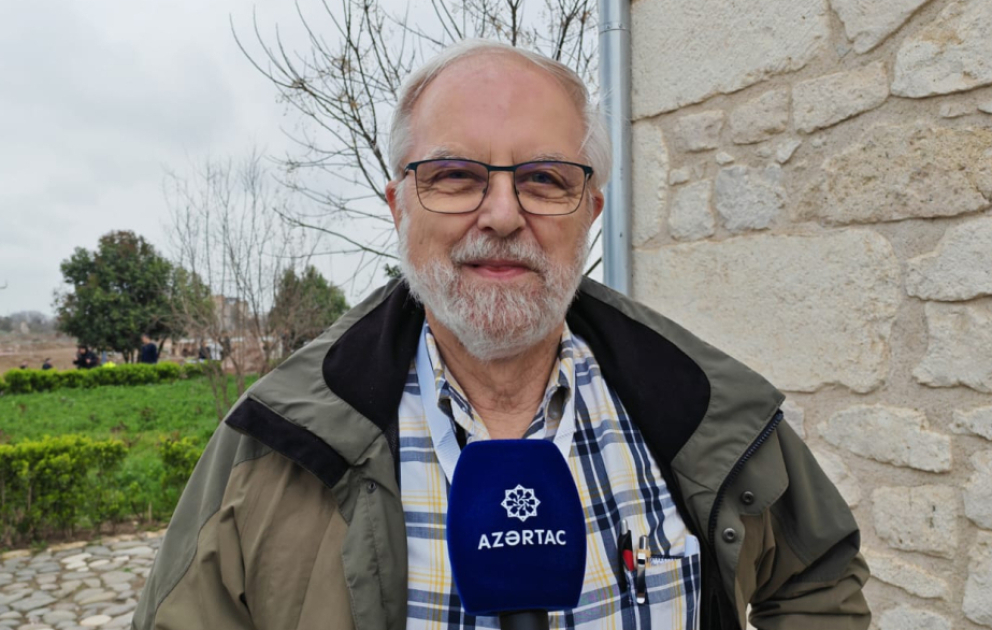 Alman səyyah: Ağdam məscidi çox xoşuma gəldi VİDEO