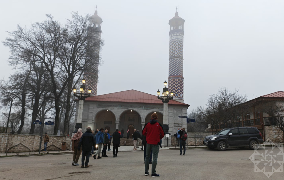 Beynəlxalq səyyahlar Şuşa şəhəri ilə tanış olublar - YENİLƏNİB VİDEO