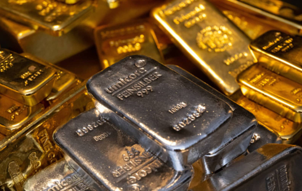 Gold prices rise, while silver declines on global markets VIDEO