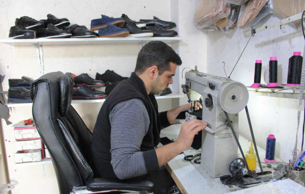 Naxçıvanda qədim sənət yaşadılır - Hüseyn ustanın başmaqçı dükanı  FOTO  VİDEO