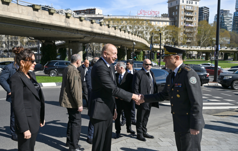 President Ilham Aliyev visited Heroes Memorial in Tbilisi VIDEO
