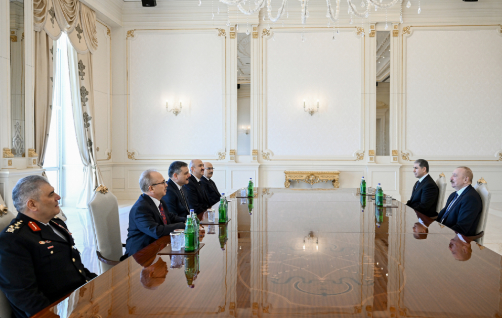Präsident Ilham Aliyev empfängt türkischen Innenminister VIDEO