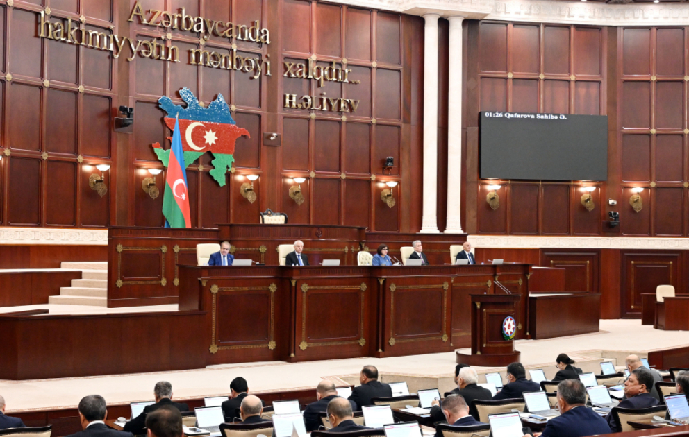 Terror fəaliyyəti ilə bağlı yeni cəzalar parlamentdə ilk oxunuşda qəbul edilib VİDEO