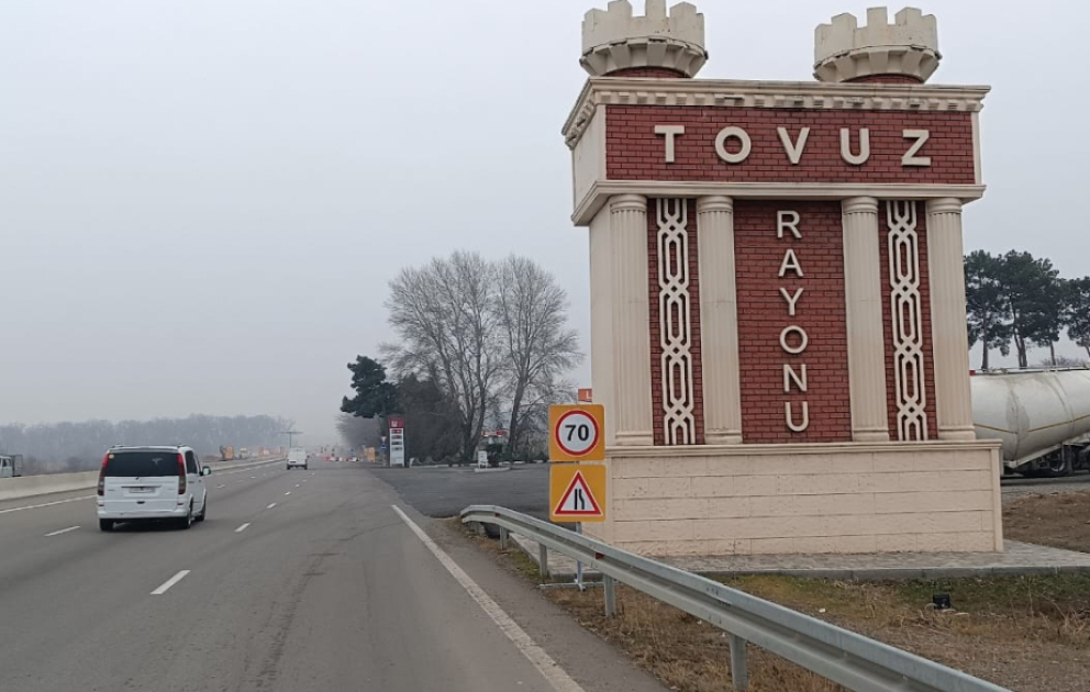 Tovuzda mikroavtobus yeniyetməni vurub VİDEO