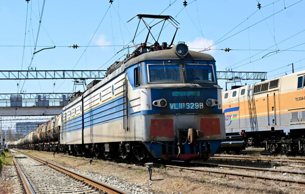 Azerbaijan sends another batch of oil products to Armenia VIDEO