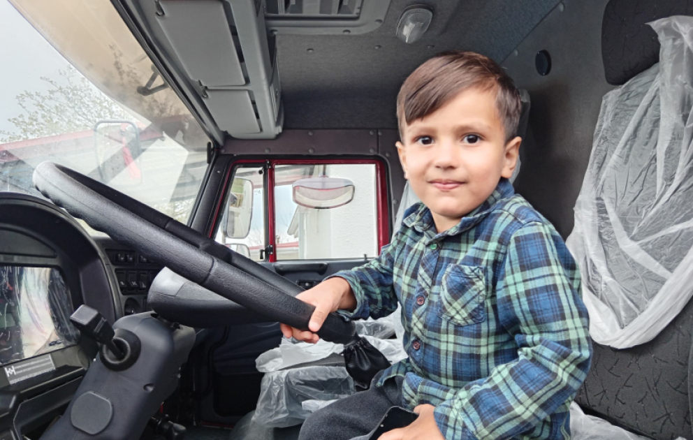 “KamAZ” hədiyyə edilən balaca Ayazın atası: Doğma yurda qayıdış bizim üçün çox əlamətdar oldu VİDEO