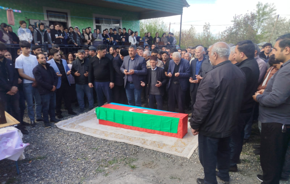 Mina partlayışının qurbanı olan ANAMA-nın əməkdaşı dəfn edilib - YENİLƏNİB VİDEO