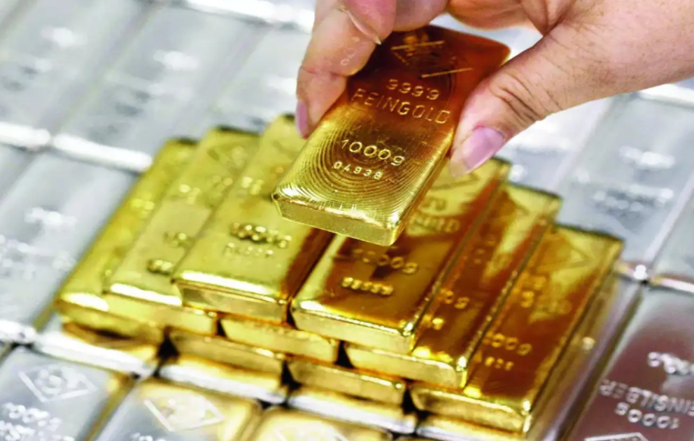 Gold and silver prices fall on global markets VIDEO
